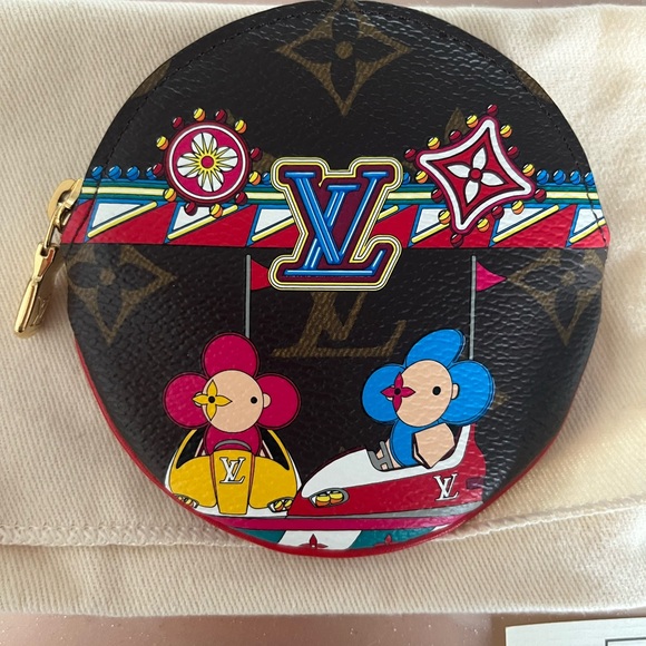Louis Vuitton Limited Edition 2020 Christmas Animation Round Coin Purse - Picture 7 of 7